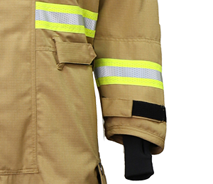 Especially ergonomic cut with few seams